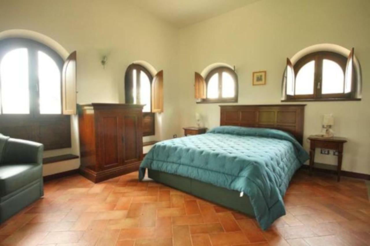 אפרטהוטל מונטפיאסקונה Antico Borgo La Commenda מראה חיצוני תמונה